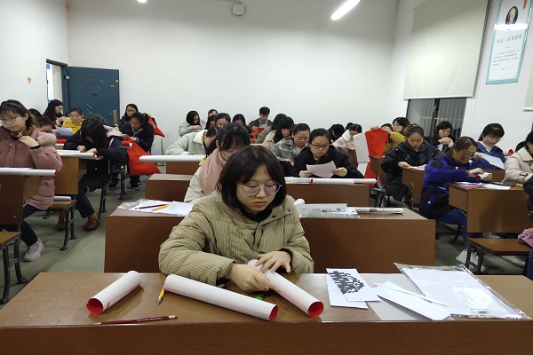 学生动手操作